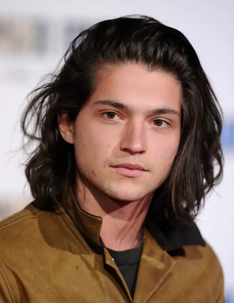 How tall is Thomas McDonell?